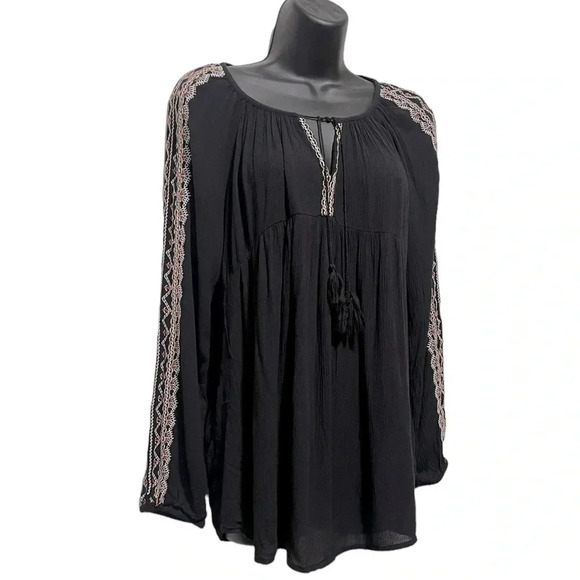 🍀2/$22 Old Navy Embroidered Aztec Pattern Black Peasant Blouse Top Womens medium - Picture 1 of 8